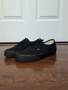 Vans Classic Low-Top Canvas Sneakers in Black/Black Women Size 7 Skating